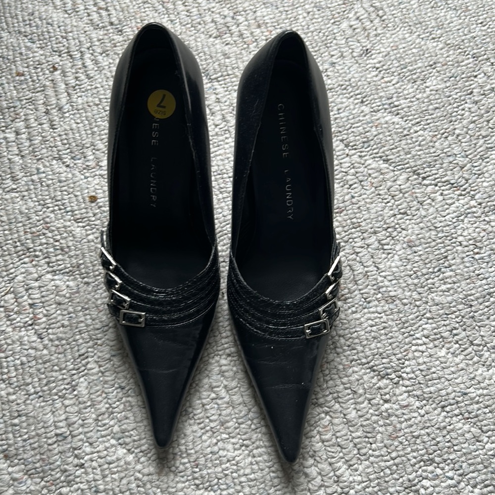Chinese Laundry, women’s heels, size 7. Light wear.